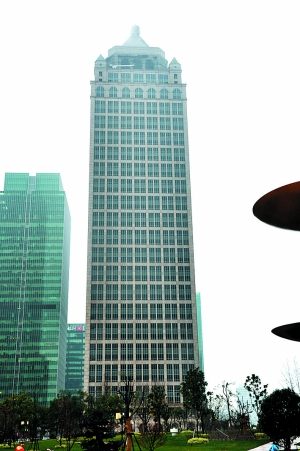 陆家嘴黄金置地大厦 疑成烂尾楼