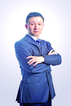 交通银行上海市分行的施春光现在的头衔是外汇交易